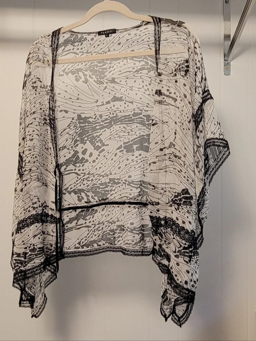 Black & White Printed Lace-Trim Silky Sheer Cape Kimono Tie Shawl. L